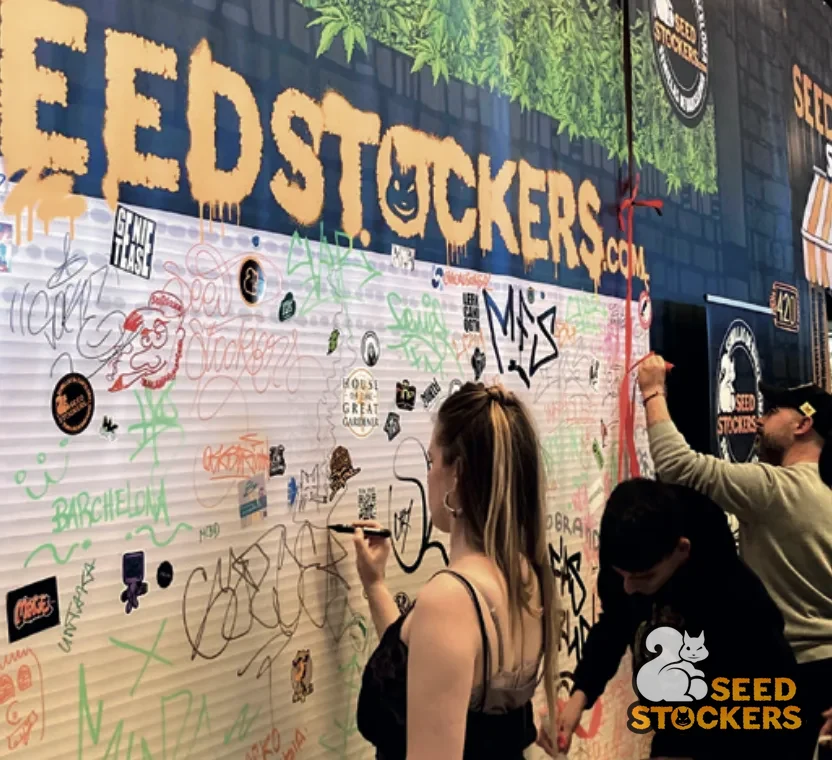 Estande da Seedstockers na Spannabis Barcelona com parede de autógrafos