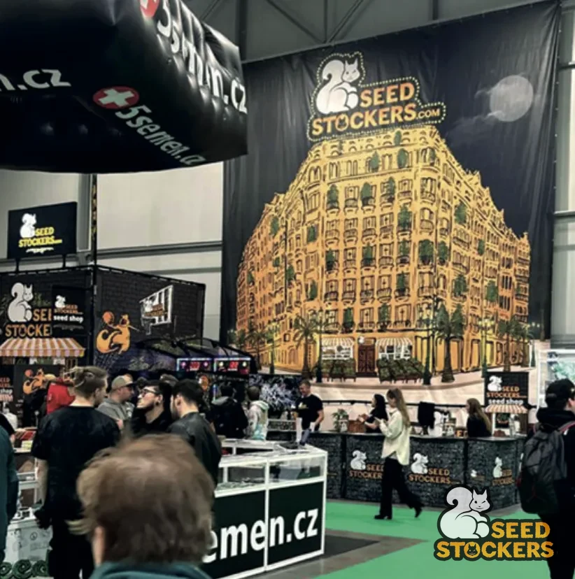 Estande Seedstockers com grande painel ilustrado no Cannafest, em Praga